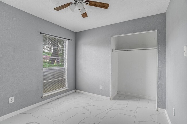Building Photo - 14618 Flair Dr