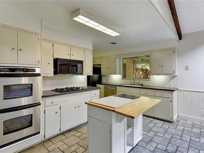 Building Photo - 2906 Greenlawn Pkwy