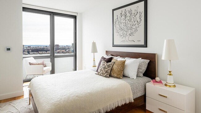 Building Photo - 606 W 57th St