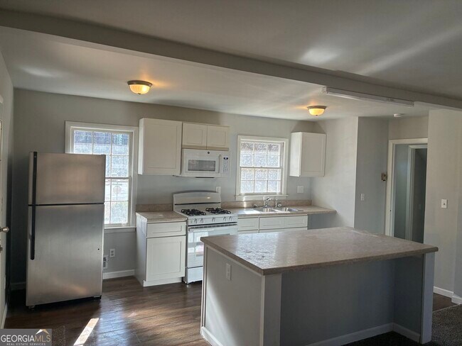 Building Photo - 3992 Maplewood Dr