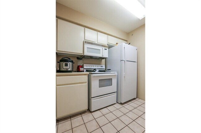 Building Photo - 501 W 26th St