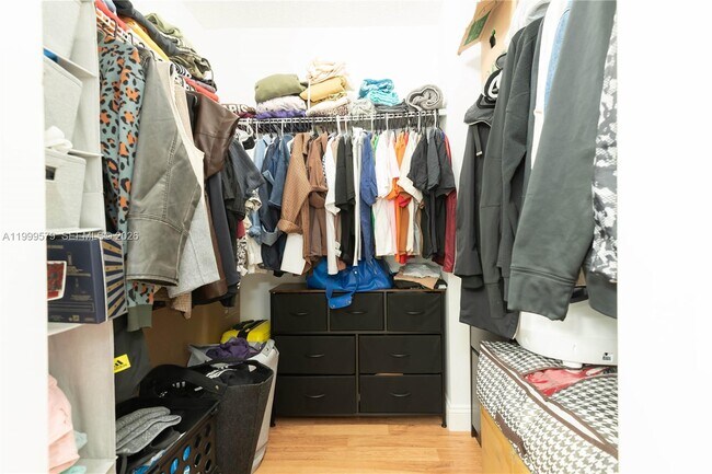 Building Photo - 8885 Fontainebleau Blvd