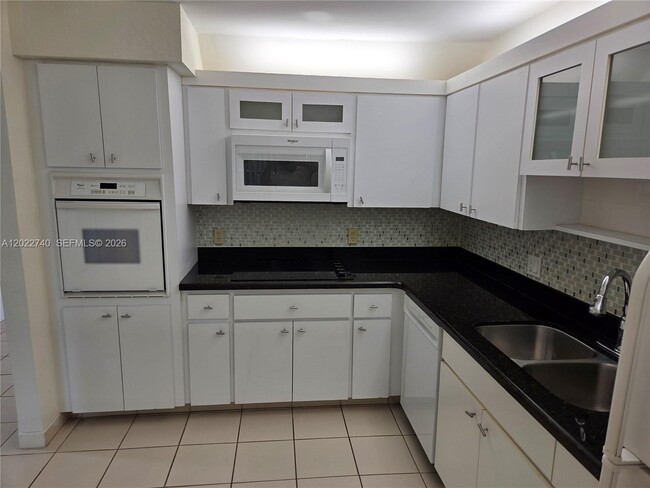 Building Photo - 413 Lakeview Dr