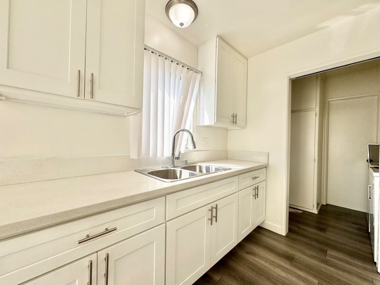 Building Photo - 636 Aerick St