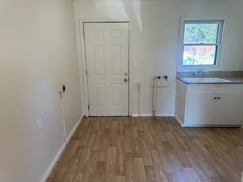 Building Photo - 3209 Whitney Dr