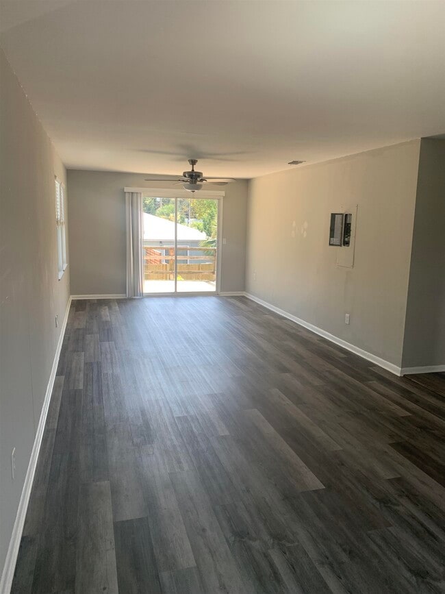 Building Photo - 207 State Rd 207