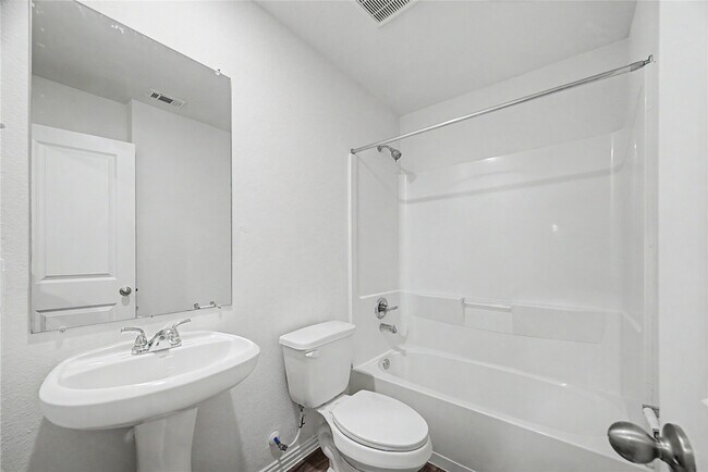 Building Photo - 5409 Nielan St