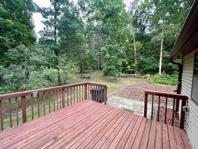 Building Photo - Unique 4 Bedroom Home on Dead-End Road w/ ...