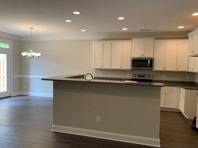 Building Photo - 846 Silver Leaf Dr