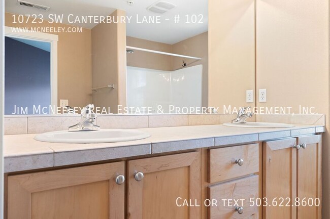 Building Photo - Beautiful 3BR Townhome in Tigard – Private...