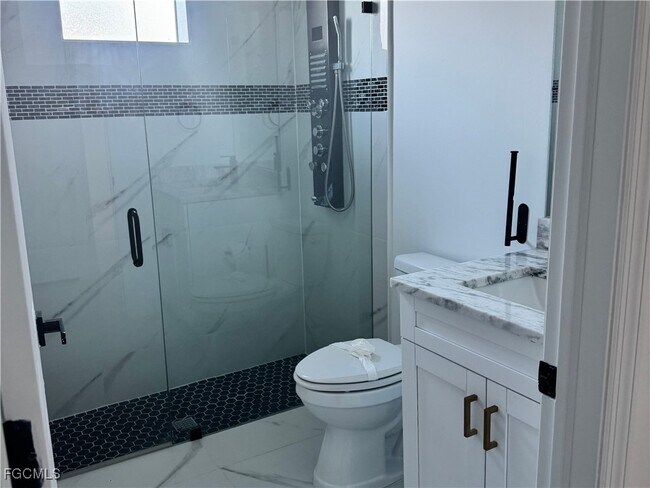 Building Photo - 1907 W 9th St