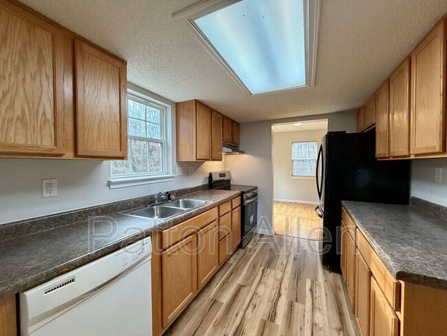 Building Photo - 17 Cole St