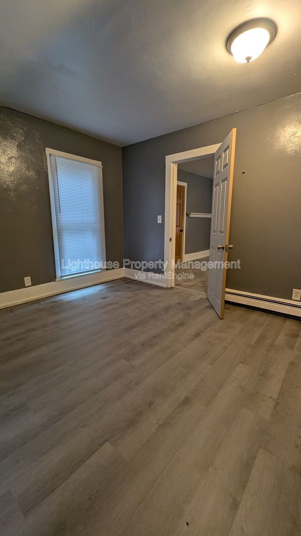 Building Photo - 809 W Cedar St