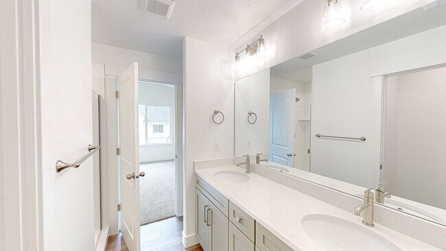 Building Photo - NEW *No Security Deposit Required Upfront!    2024 Townhome With Move In Special!