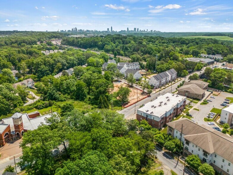 Building Photo - 1930 Hollywood Rd NW
