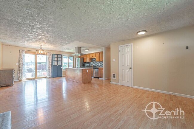 Building Photo - 4213 NE 139th Ave