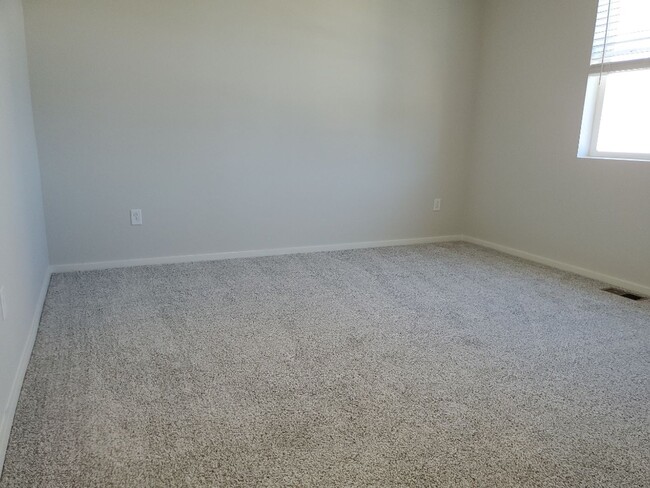 Building Photo - Fort Collins Brand New 2 Bed / 2 Bath 1st ...