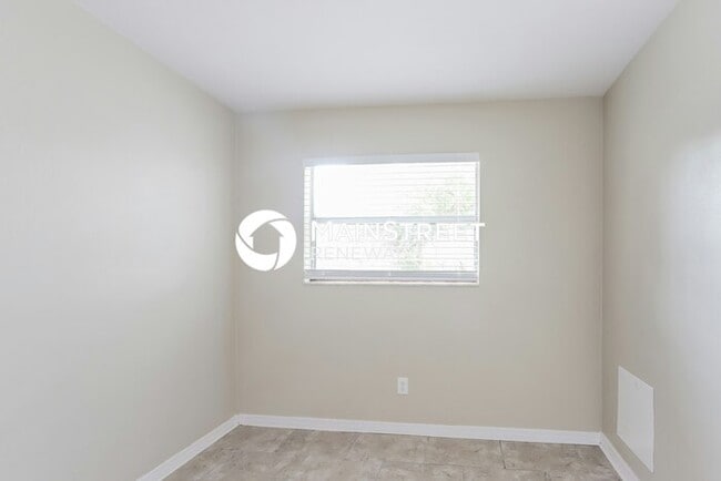 Building Photo - 3 Bedroom Pet-Friendly Home in St Petersbu...