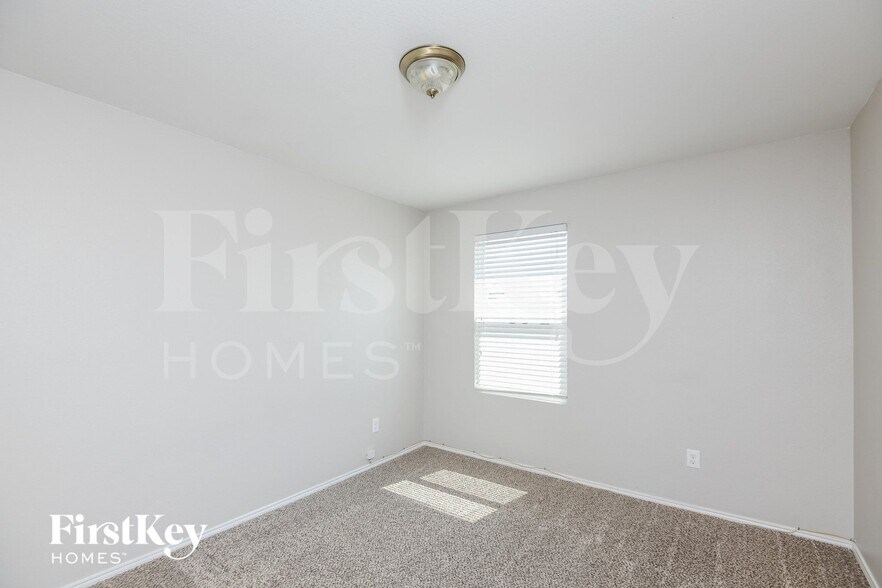 Building Photo - 8932 Puerto Vista Dr