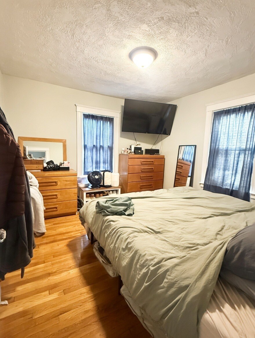 Building Photo - 949 Adams St