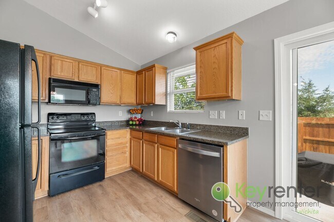 Building Photo - 5 Bedroom 3 Bathroom | Glen Hills - Derby, KS