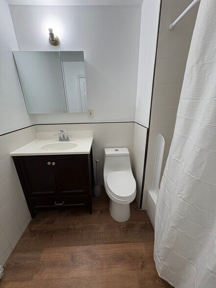 Building Photo - 162 Lexington St