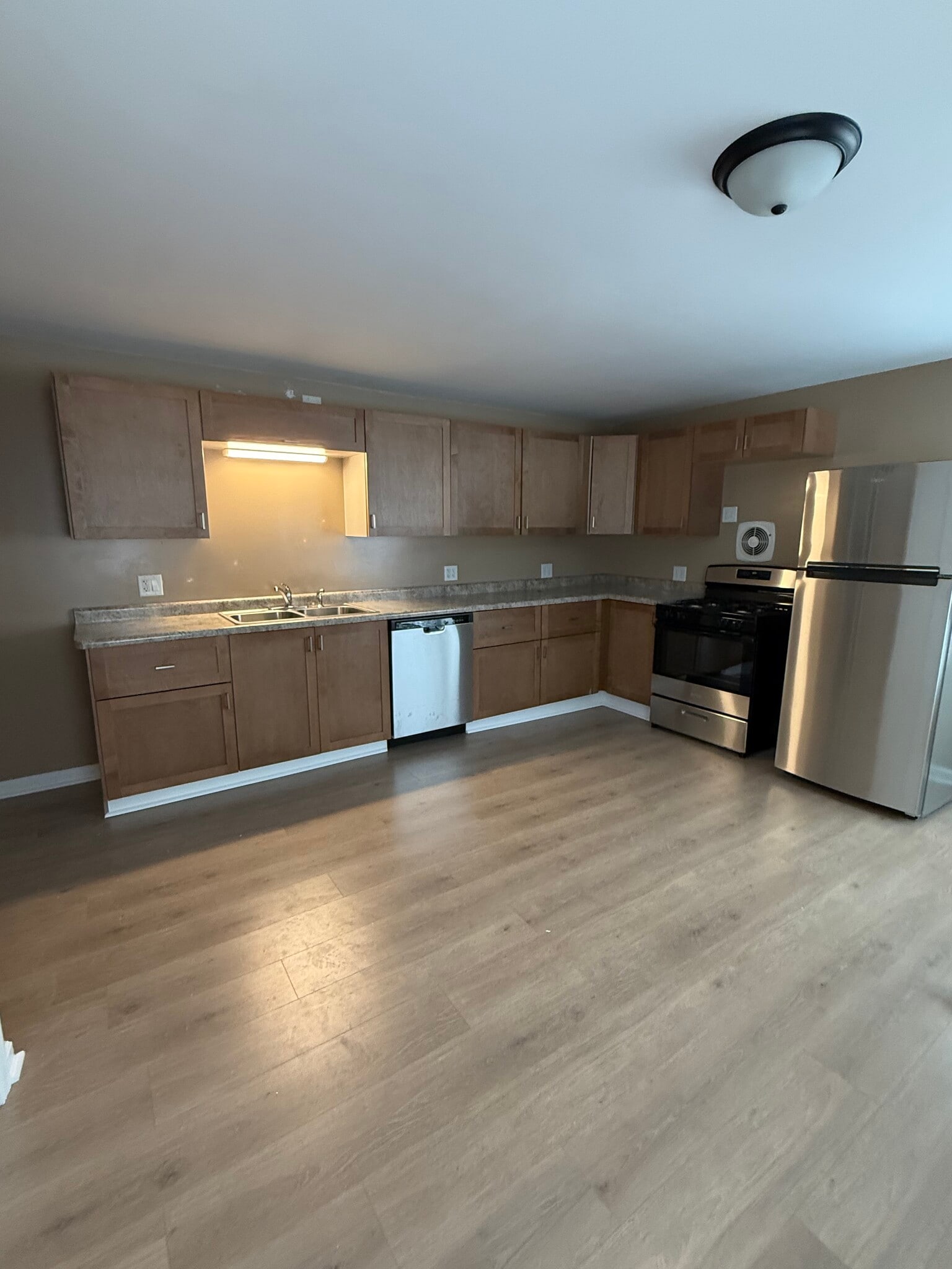 Building Photo - 903 Grandview Ave