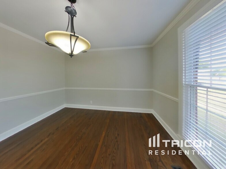Building Photo - 421 Alta Loma Rd