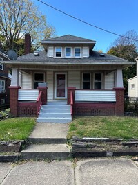 Building Photo - Move In Now - 4 to 5 bedrooms