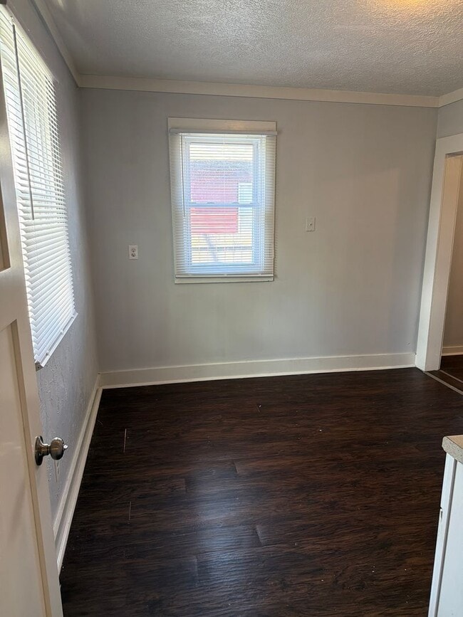 Building Photo - New Listing! 3BR/1BA home in North Brookside Park