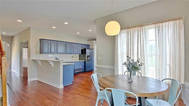 Building Photo - 2717 Mt Carmel Rd