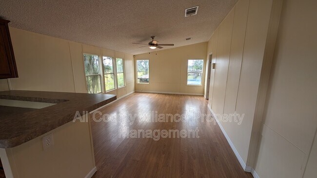 Building Photo - 13406 Lake Dr