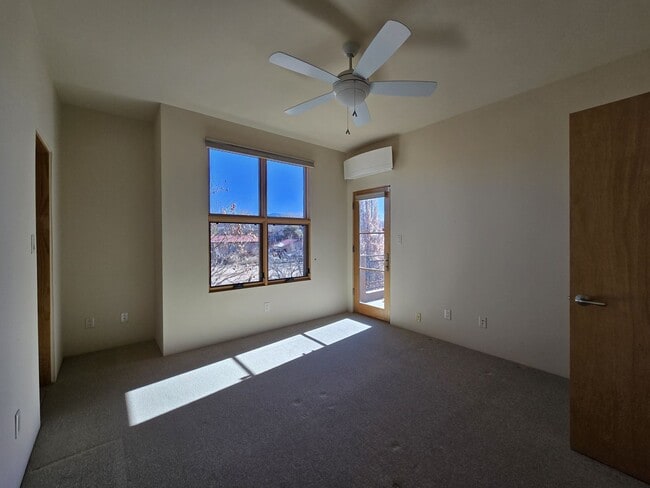 Building Photo - 927 Alto St