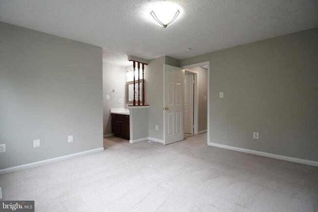 Building Photo - 14126 Red River Dr