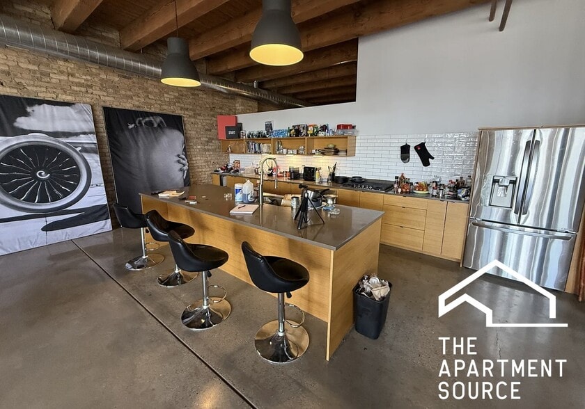 Building Photo - 2614 W North Ave