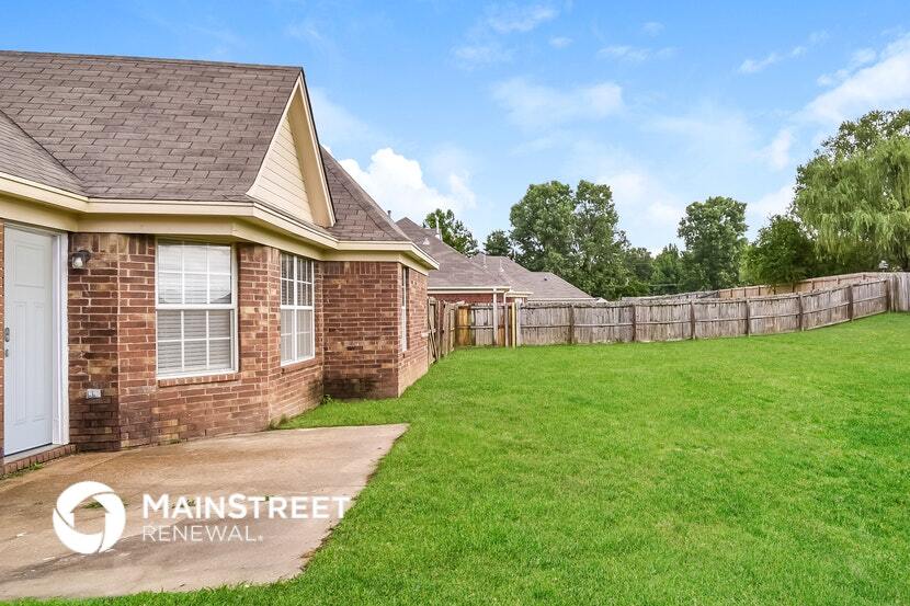 Building Photo - 8878 Little House Cove