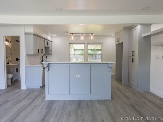 Building Photo - 2 Bed | 1 Bath in North Tulsa!