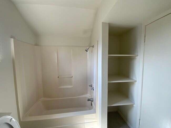 Building Photo - 119 Tours Ln
