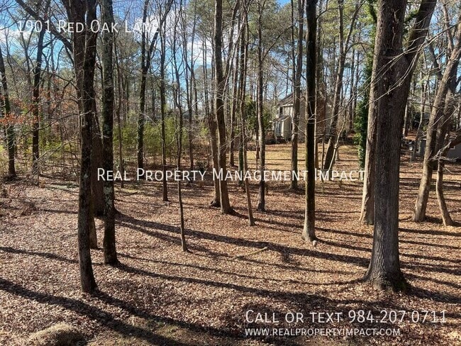 Building Photo - 1901 Red Oak Ln