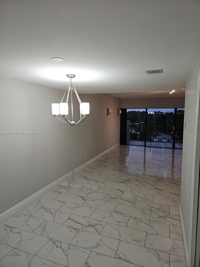 Building Photo - 1800 NE 114th St