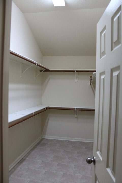 Building Photo - 18114 Surrey Lake Ln