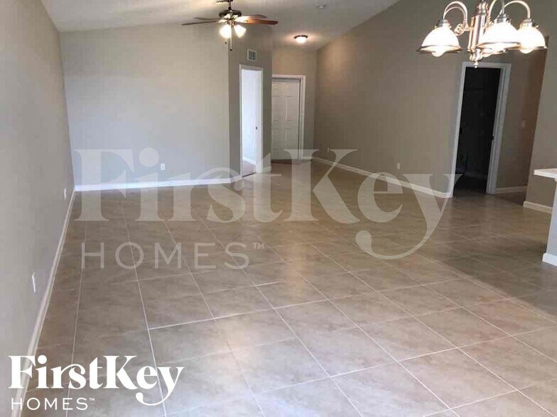 Building Photo - 4162 SW Muncie St