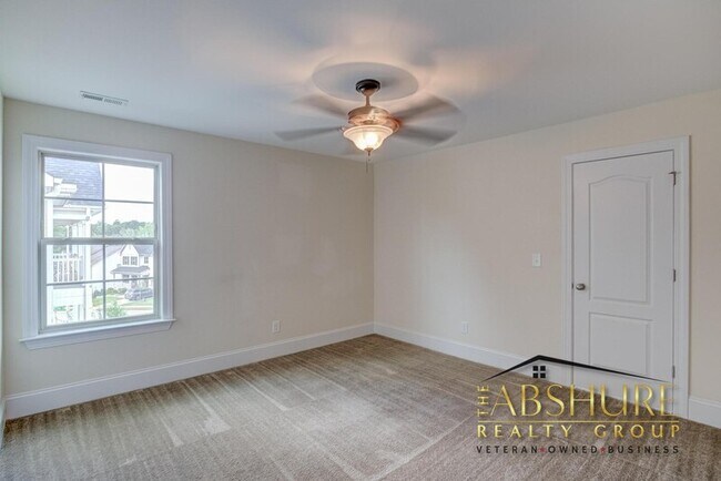 Building Photo - 112 Cahors Trail