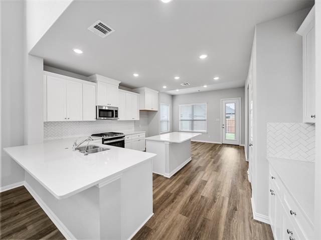 Building Photo - 3049 Elmwood St