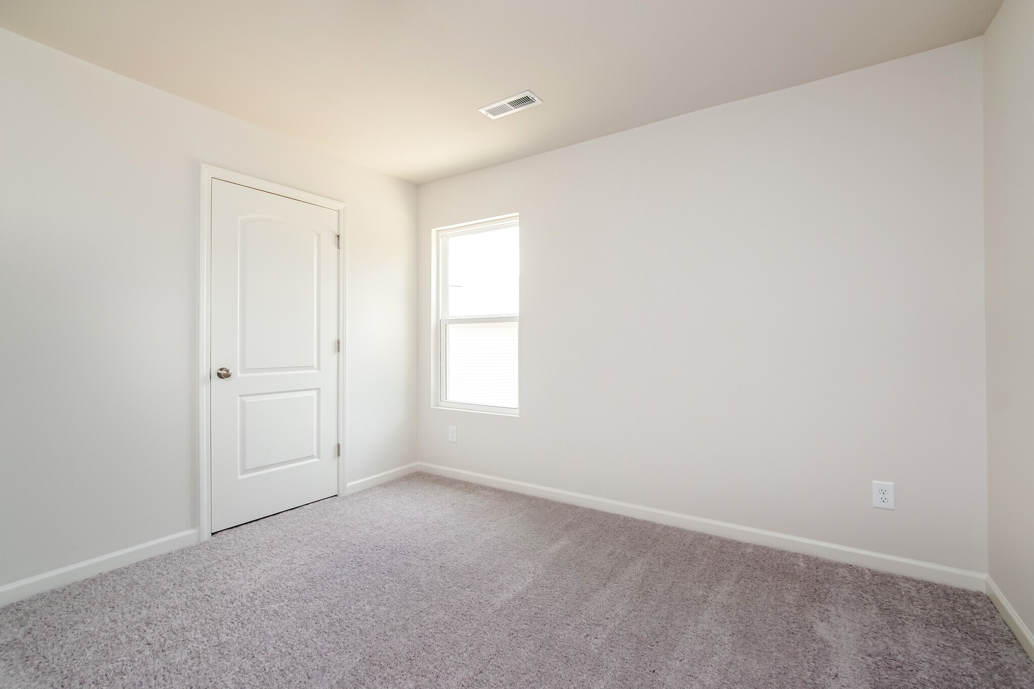 Building Photo - 1058 Manor Dr