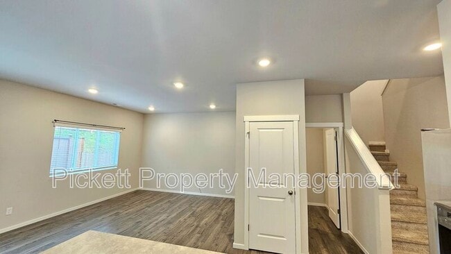 Building Photo - 6540 Yorktown Pl NE