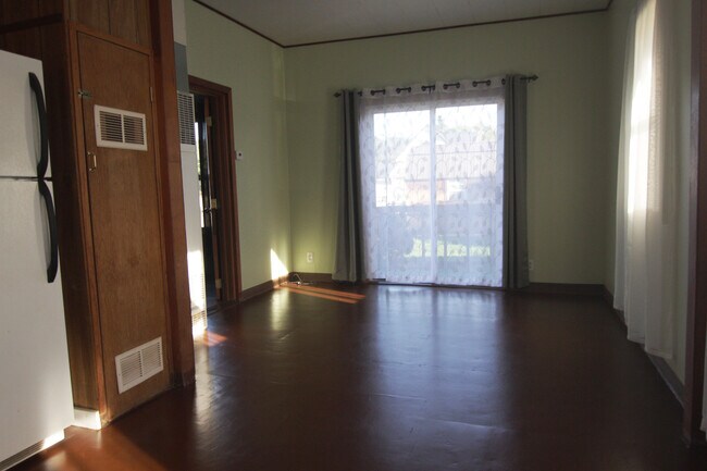 Building Photo - 911 Soule Ave