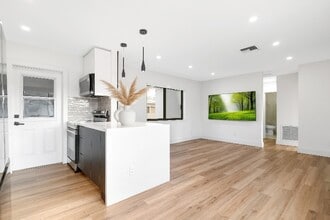 Building Photo - 1201 N 16th Ave