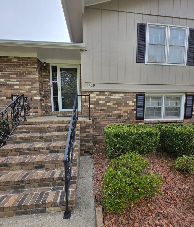 Building Photo - Beautiful 3-Bedroom Home with Bonus Room i...
