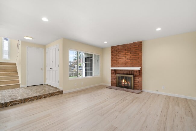 Building Photo - 306 Dolores Cir